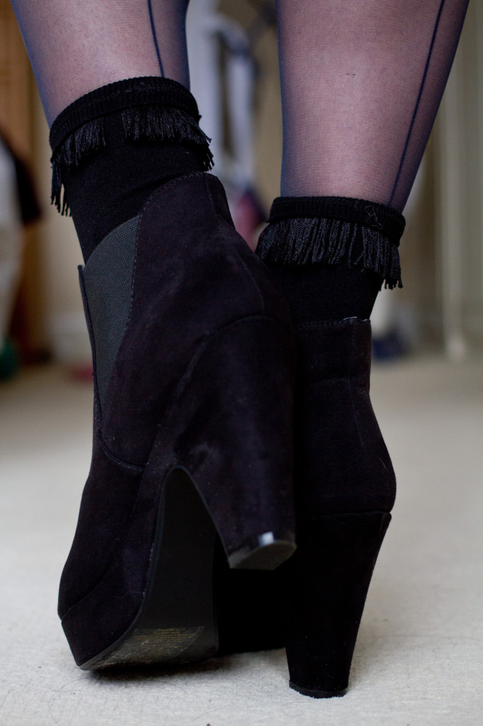 black-fringed-topshop-socks