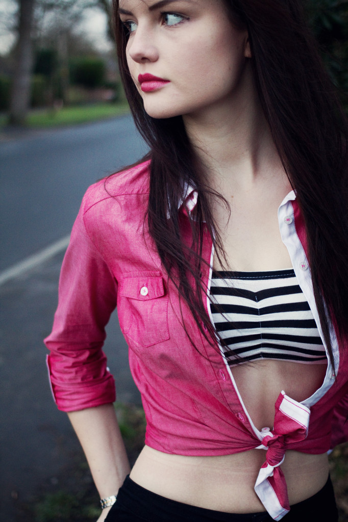 red-shirt-tied-over-stripe-bandeau