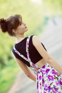 UK fashion blogger wearing floral print pinafore dress