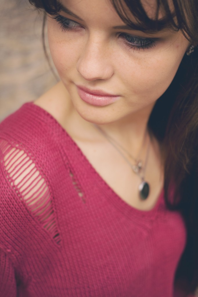 brunette-wearing-silver-locket