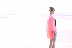 UK teen fashion blogger wearing neon chiffon kimono on Blackpool beach