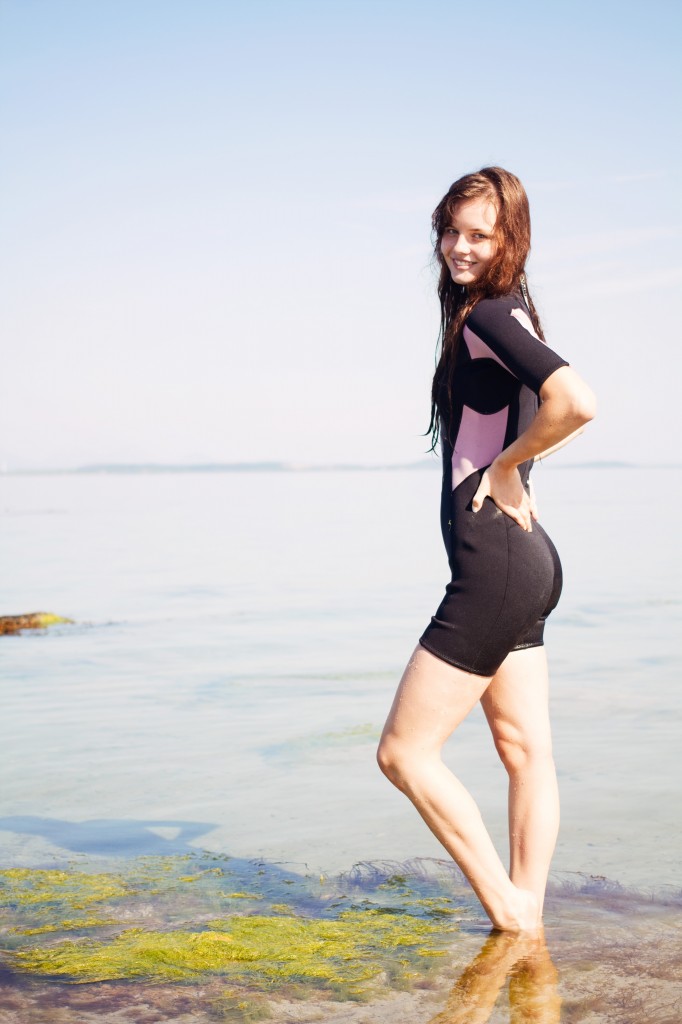 girl-wearing-wetsuit