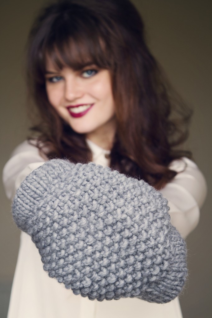 grey-knitted-muffler