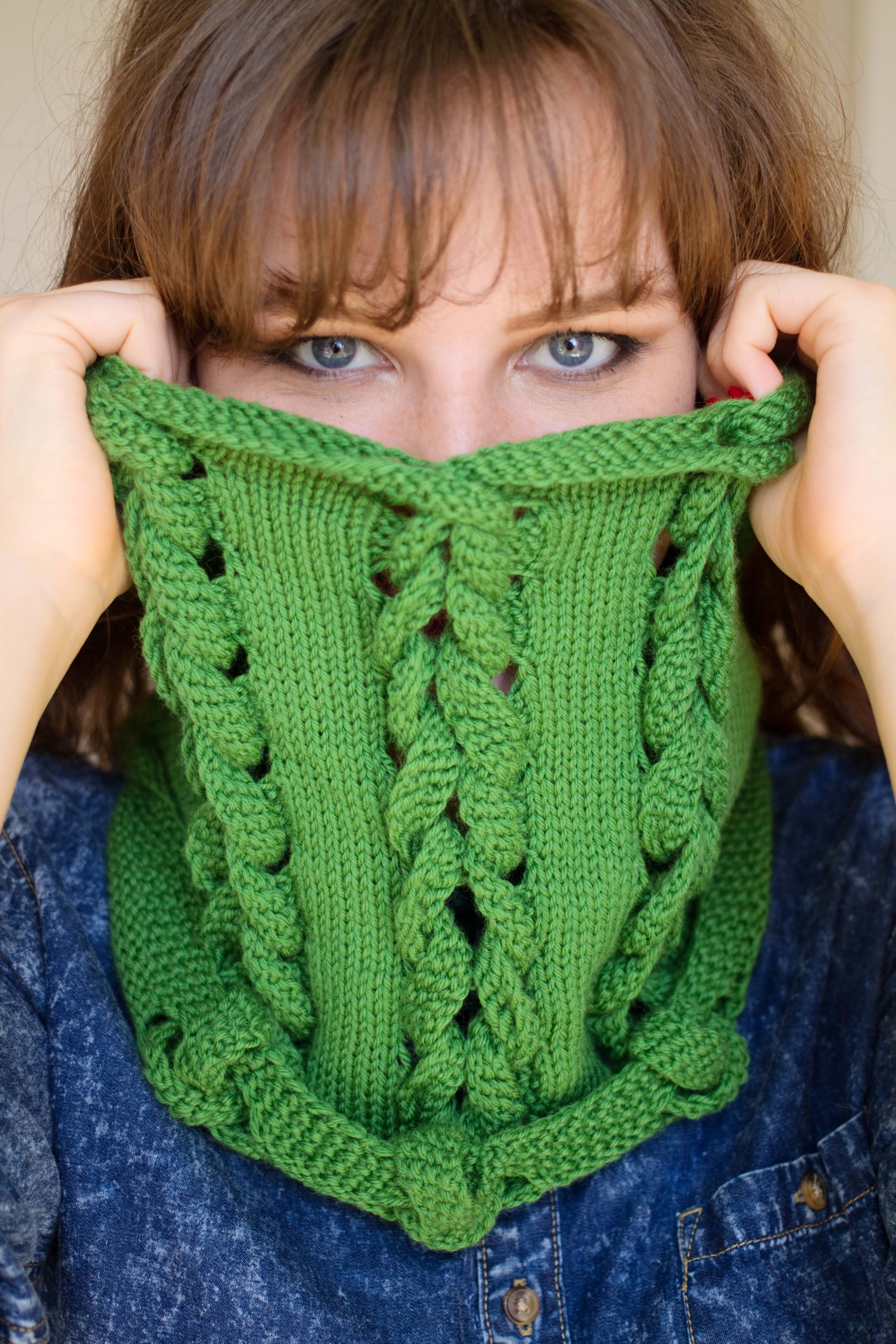 Pleach cowl pattern by Lily Kate France for Yarn Stories