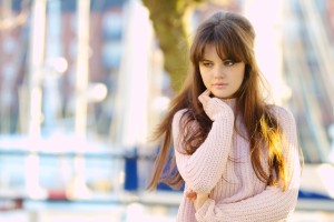 UK teen fashion blogger wearing pale pink rib knit sweater from New Look