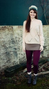 Casual teen outfit with plum cable leggings
