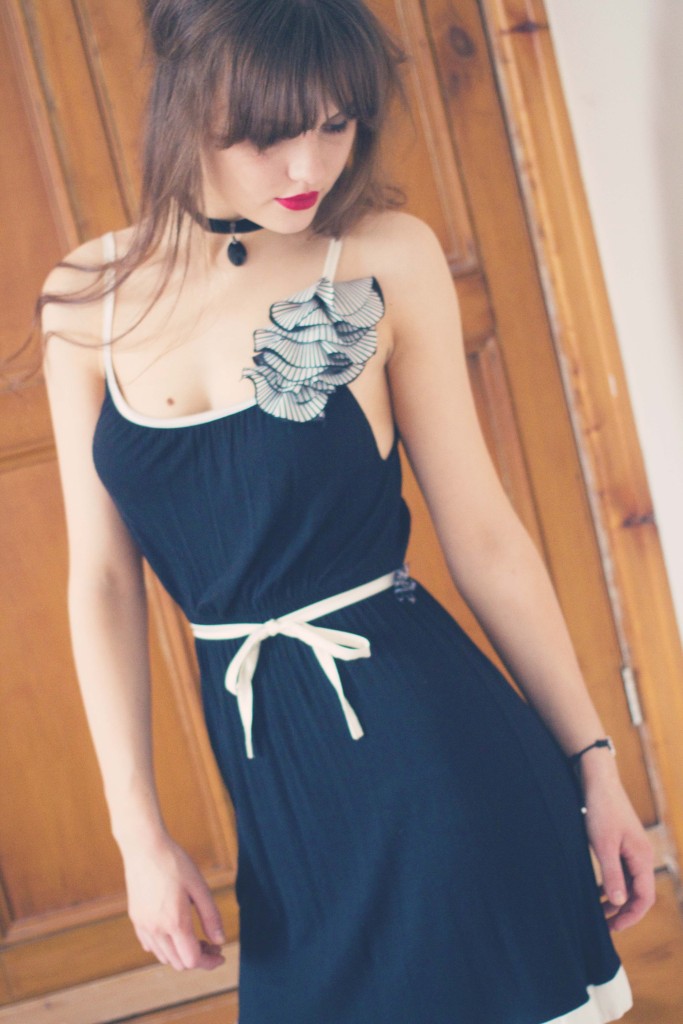 gatsby-dress-with-striped-flower-trim