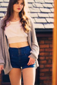 Teen blogger wearing high waisted shorts and grey cardigan