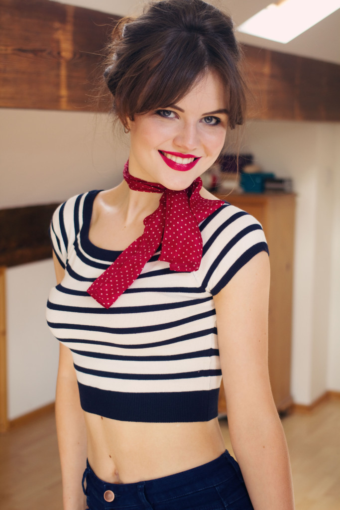 red-spotted-neck-scarf