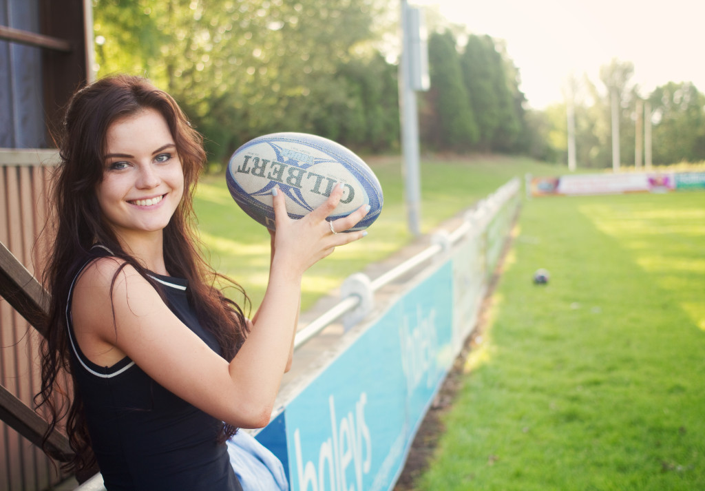 teen-blogger-with-rugby-ball