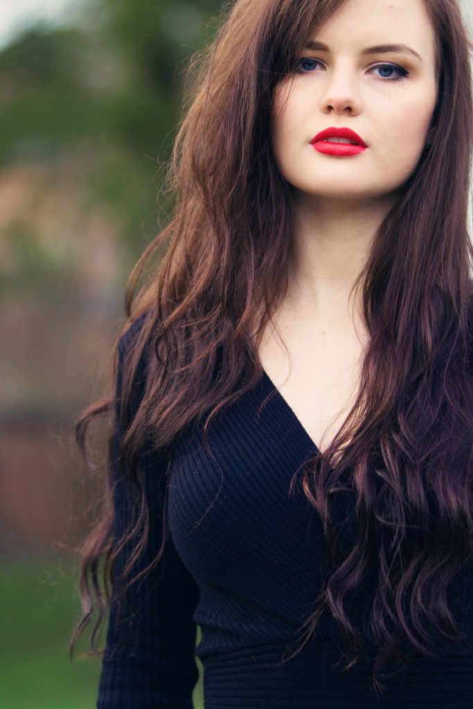 brunette-red-lipstick