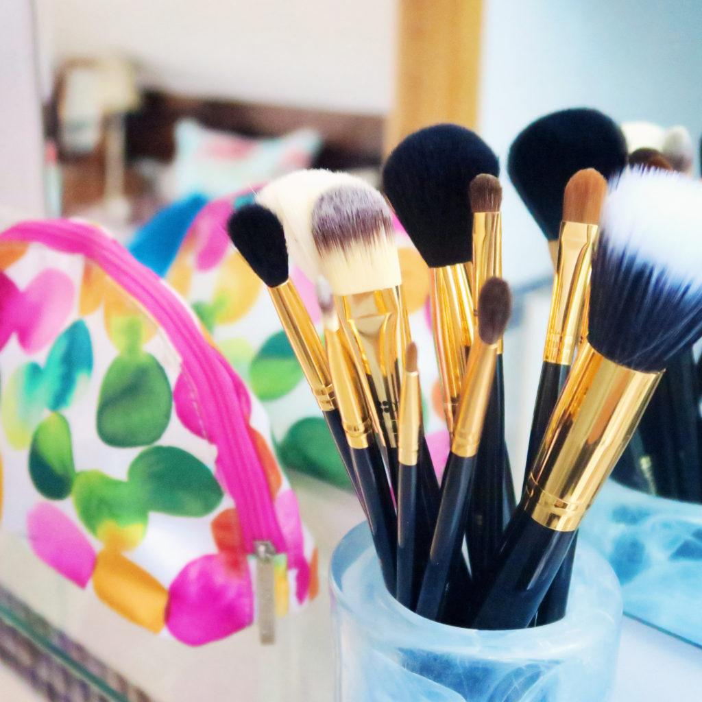 clean-makeup-brushes