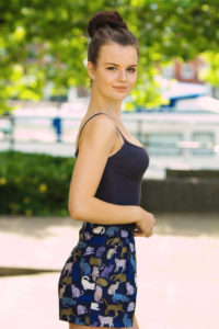 Blogger wearing H & M shorts outfit. Teen outfit.