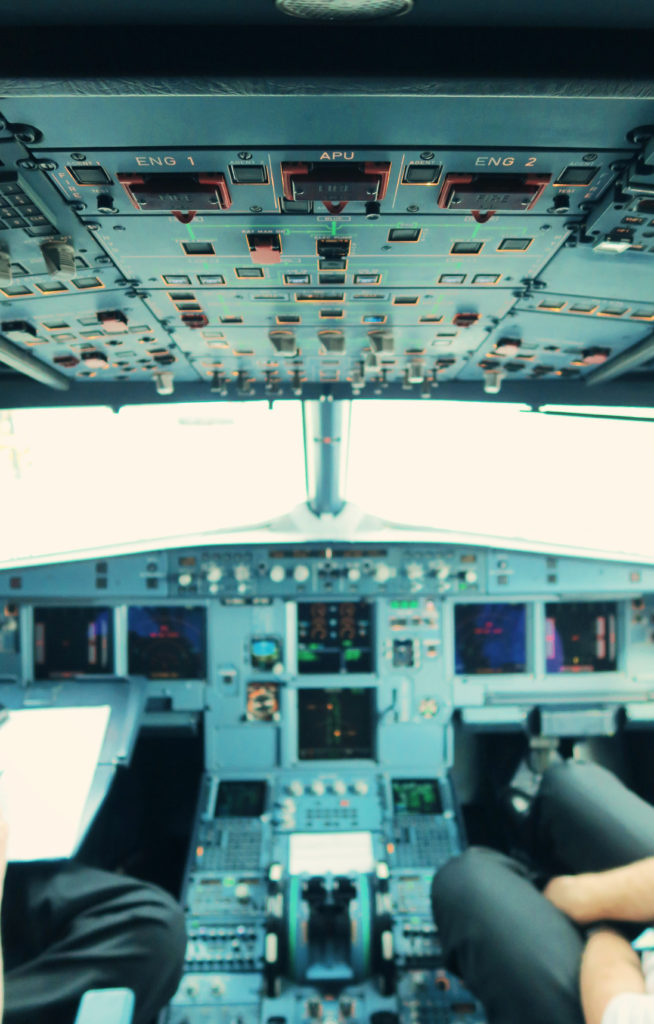 cockpit-of-plane